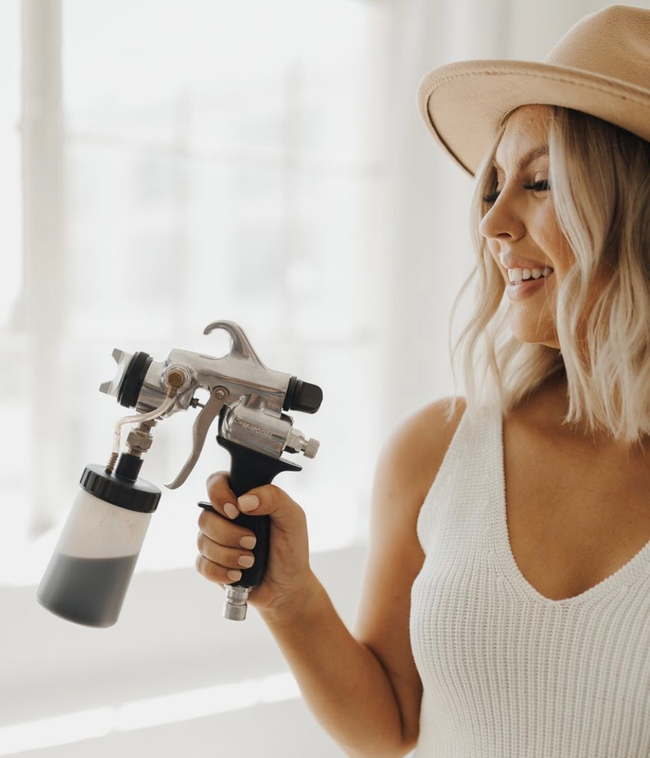 The amazing Kelsey covers everything you need to know about preparing your skin before your appointment for the perfect spray tan, every time.